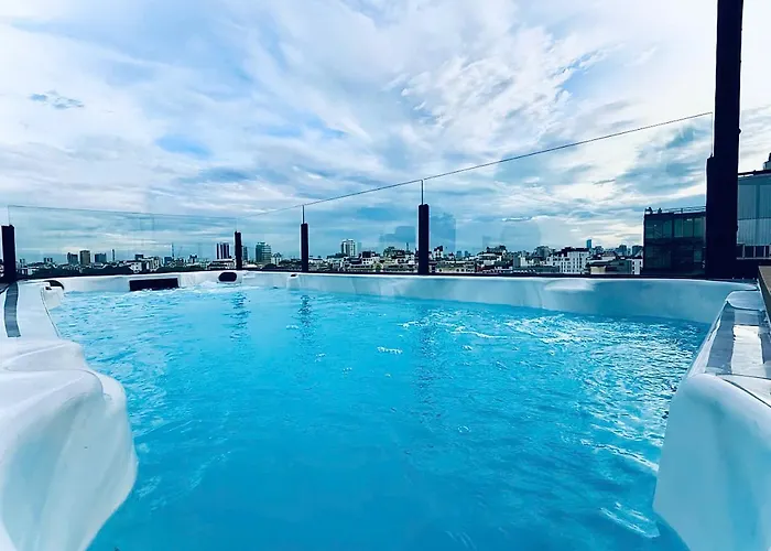Lucien Lakeside & Rooftop